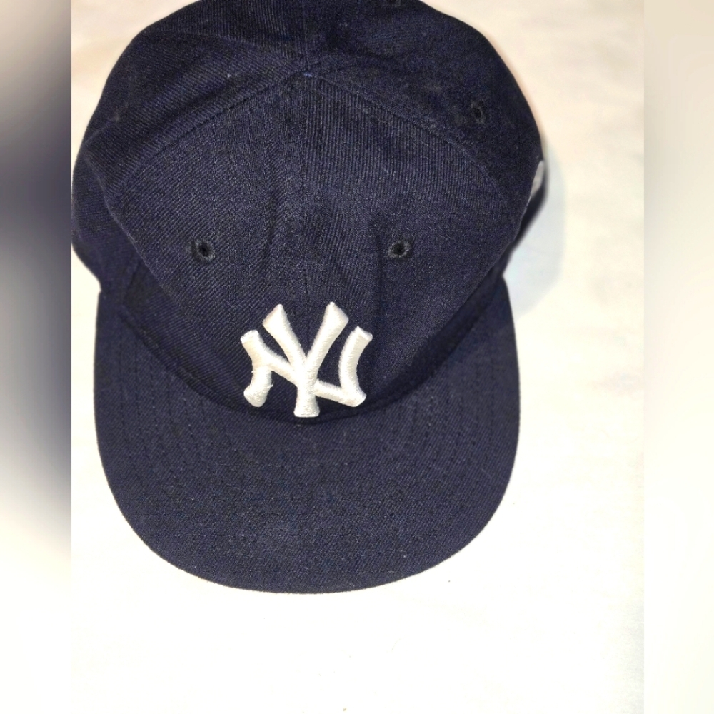 New York Yankees Ball Cap Size 6 3/8 (51.1 Cm)